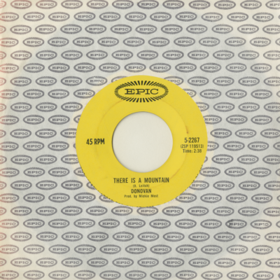 There Is A Mountain / Wear Your Love Like Heaven (1967)